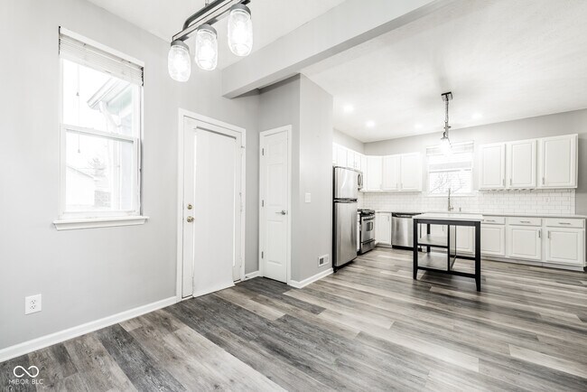 Building Photo - 2525 Central Ave