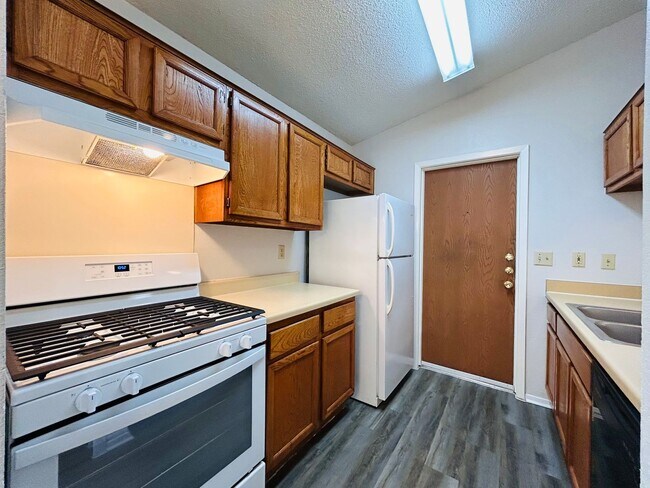 Building Photo - 416 Greenlawn Blvd