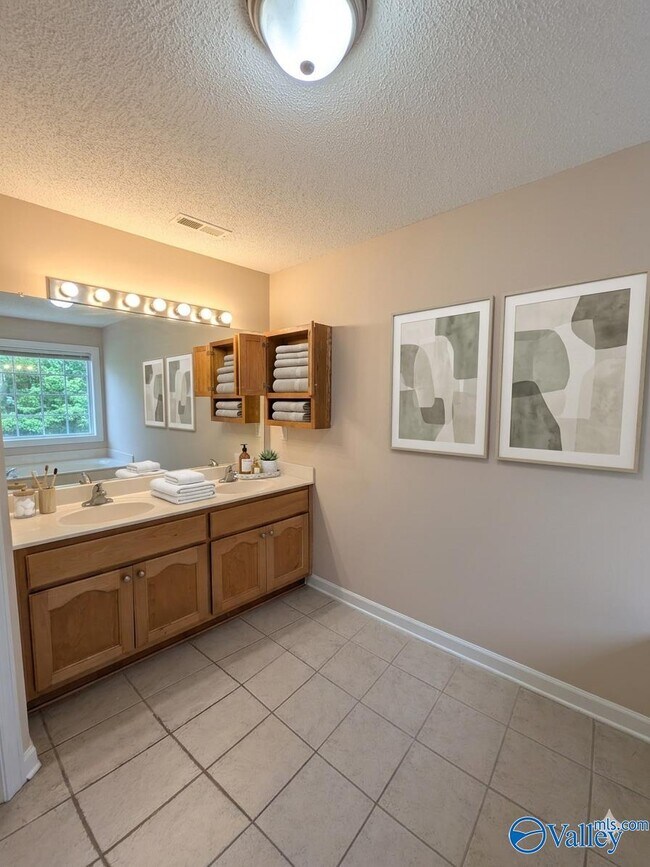 Building Photo - 102 Kilburn Cir