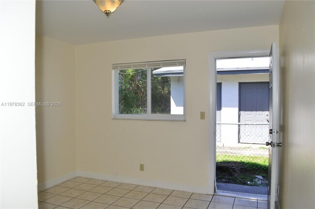 Building Photo - 701 SW 15th Ave