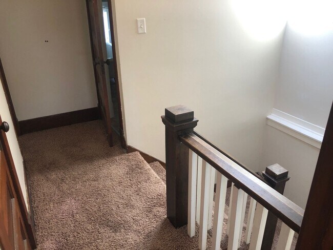 Building Photo - Recently Renovated - Spacious 5 Bedroom, 2...