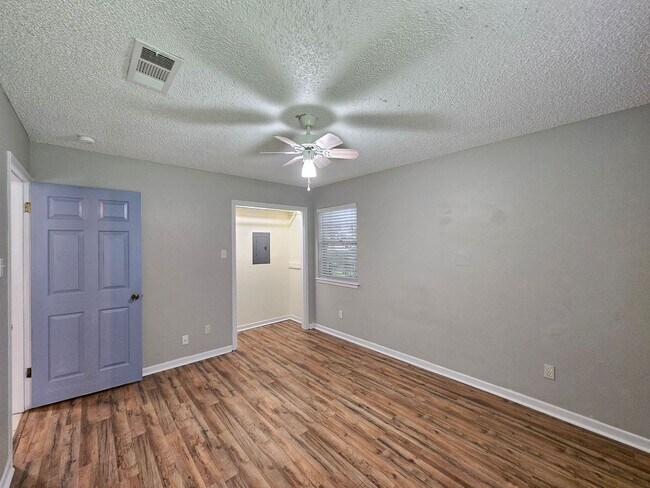 Building Photo - 2301 Zinnia Ct