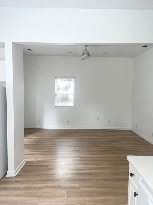 Building Photo - Two Bed, Two Bath Home on Wilmington Island