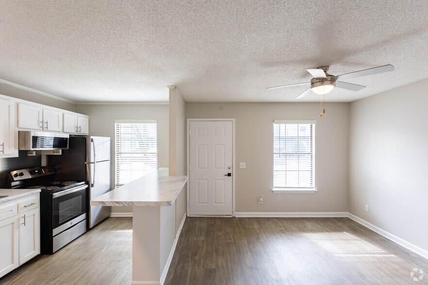 1BR, 1BA - Sloan - 550SF - Living Room - The Dempsey