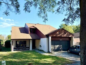 Building Photo - Moss Pointe 3Bedrooms/2.5Bath-home with great room fireplace!