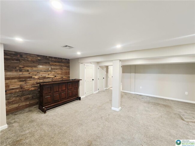 Building Photo - 241 Willow St