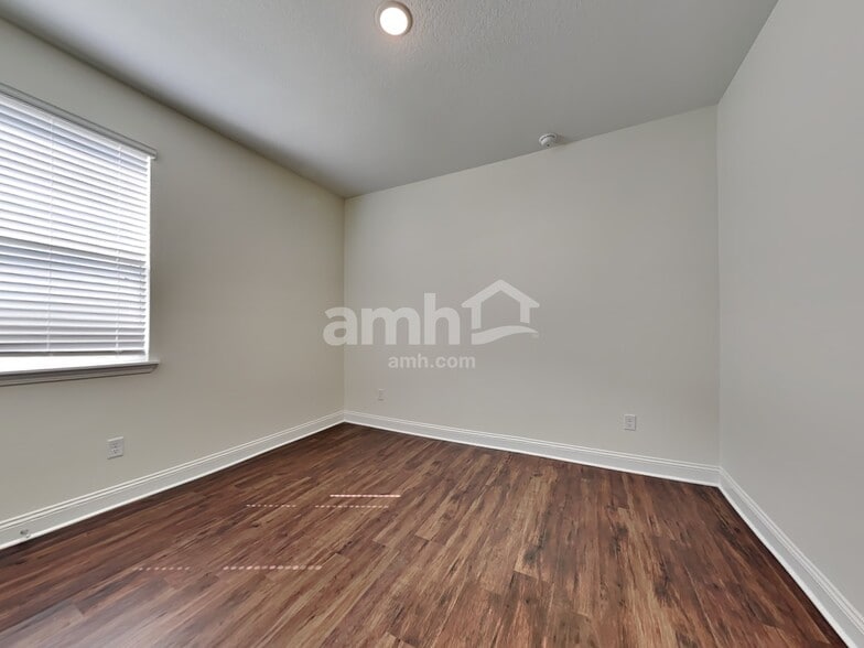 Building Photo - 370 Banyan Frst Dr