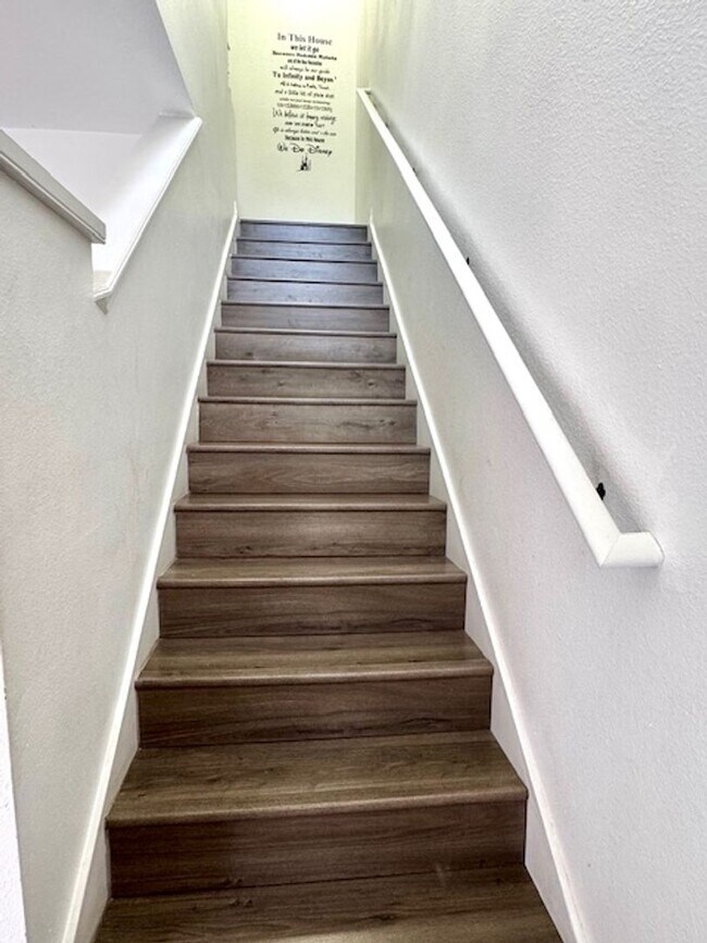 Building Photo - Kissimmee Townhome For Rent - Fully Furnished with 3 Bedrooms 2.5 Baths