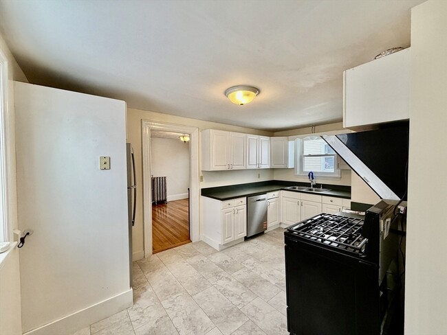 Building Photo - 107 Lincoln Ave