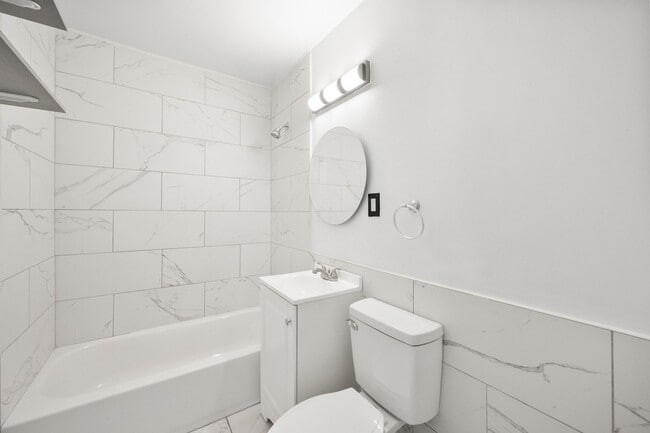 Building Photo - The coziest 2 bedroom and 1 bathroom!