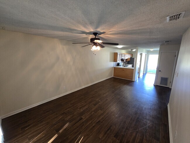 Building Photo - 412 S Ashley St