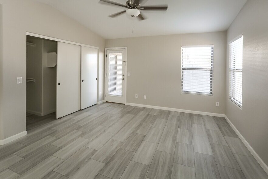 Building Photo - 2709 N 107th Dr