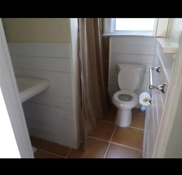 Building Photo - 423 N L St