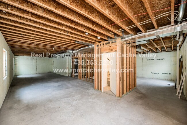 Building Photo - Gorgeous 3 br 2 bath home in Hyde Park! Ha...