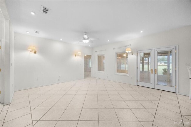 Building Photo - 24 Clubhouse Dr