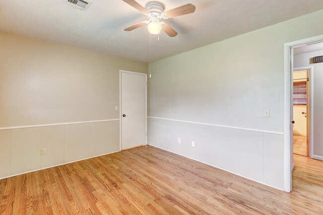 Building Photo - Spacious 3-Bedroom Home with a Fenced Yard and Easy Access to Everything!