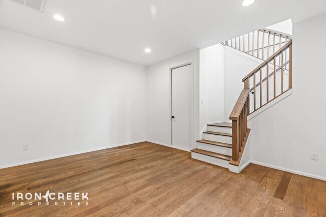 Building Photo - 54 Branning St