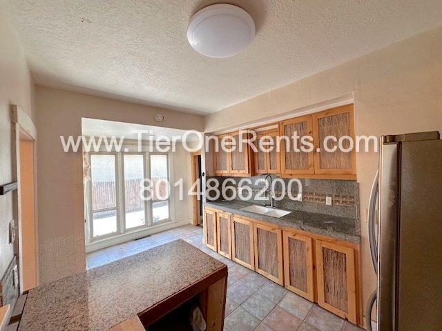 Building Photo - This property offers a NO DEPOSIT option available for qualified renters!