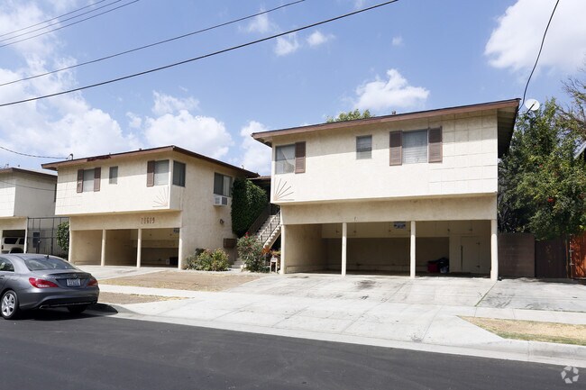 Primary Photo - 20609 Hartland St