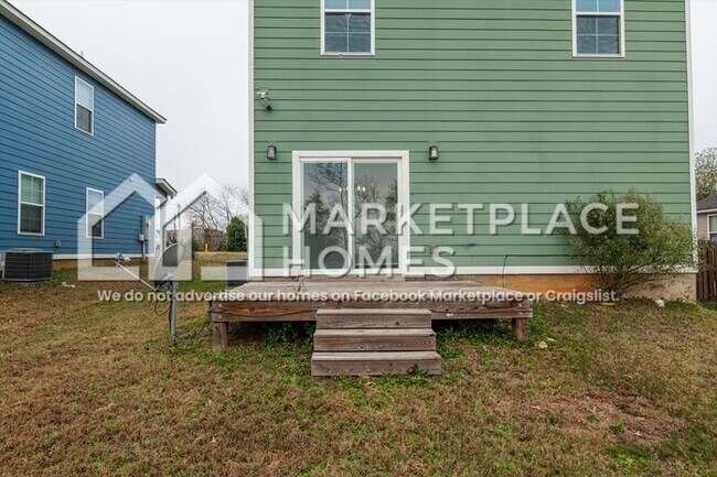 Building Photo - 108 James St