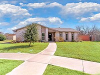 Building Photo - 465 Woodway Dr