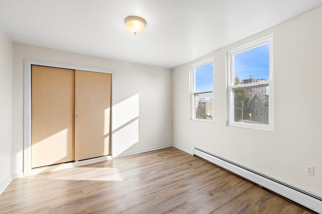 Building Photo - 201 16th St