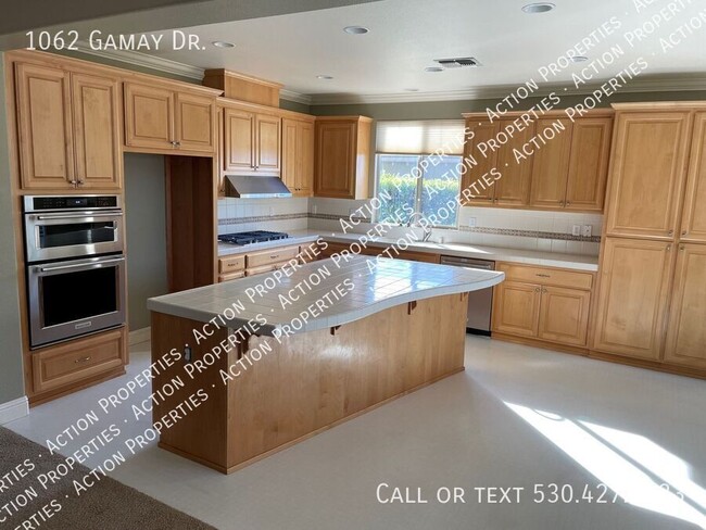 Building Photo - Luxury 3 Bedroom | Serrano Guard Gated Com...