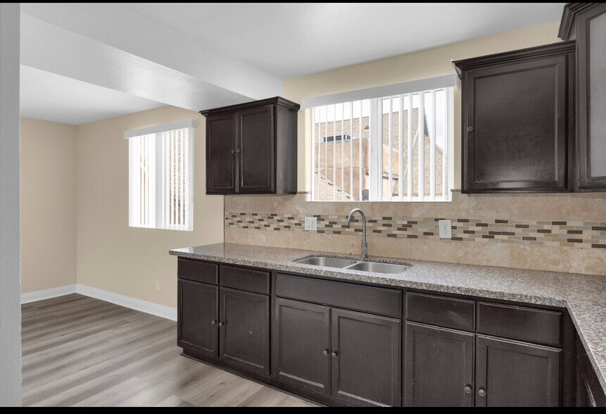 Building Photo - 338 E 36th St