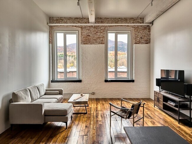 Building Photo - 520 State Rd