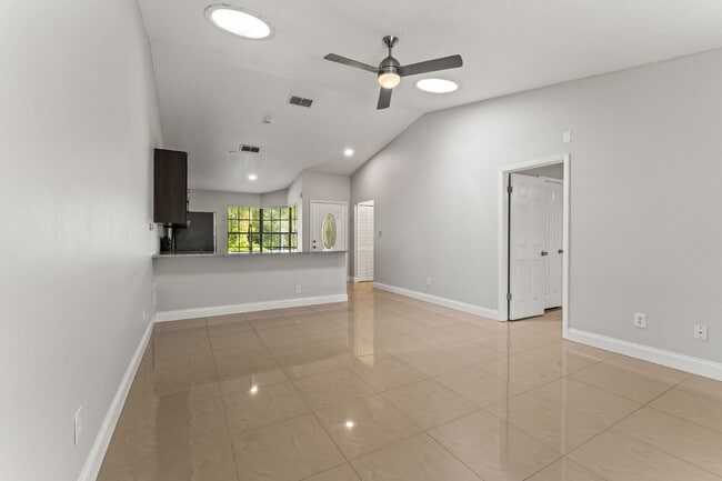 Building Photo - Charming 3-Bedroom Home with 2 Full Baths ...