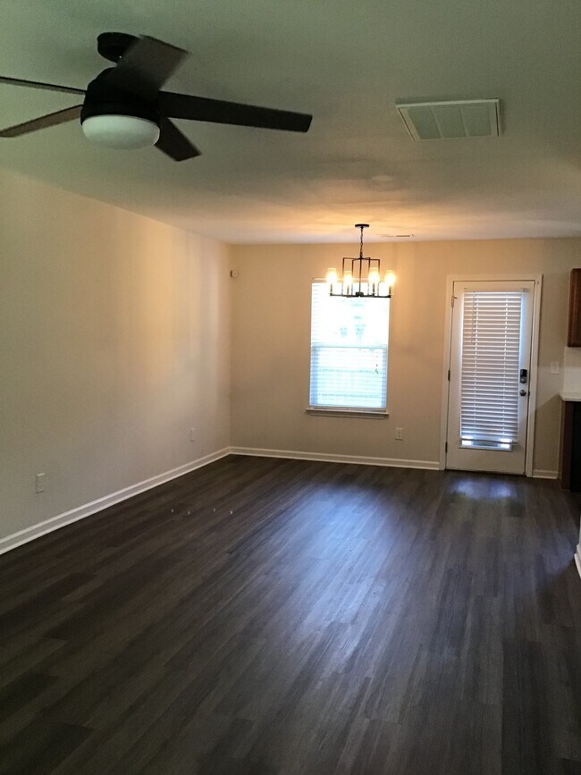 Building Photo - 399 Randolph Dr