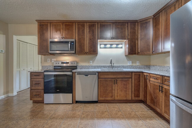 Building Photo - 135 Clover Valley Cir