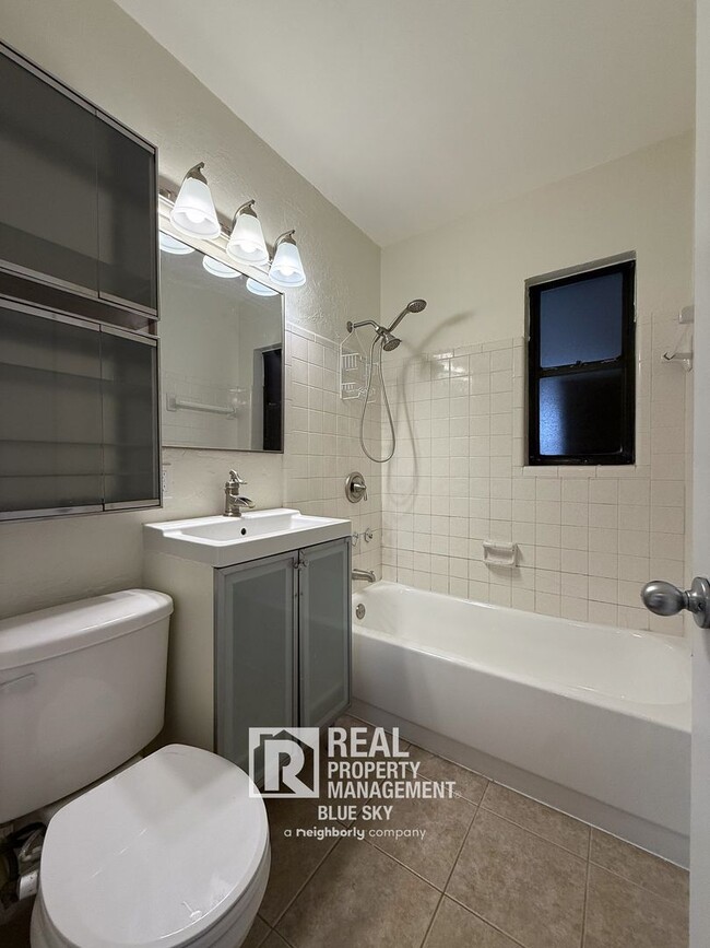 Building Photo - Updated South Tampa Pool Home with Fenced ...