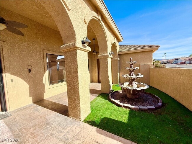 Building Photo - 3530 E Vineyard Dr