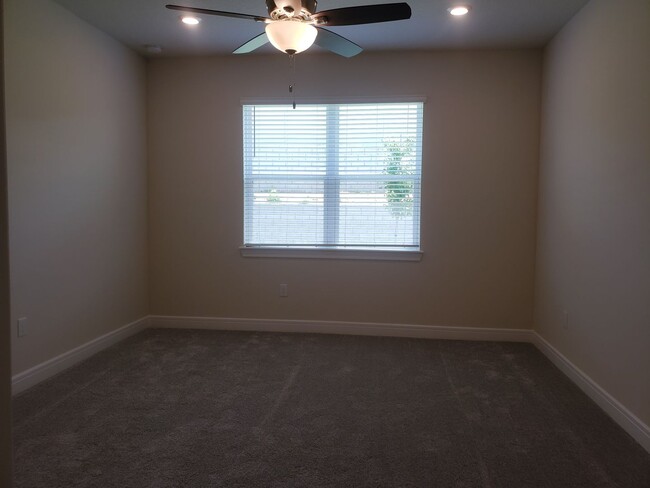 Building Photo - Beautiful Ridgeview Home