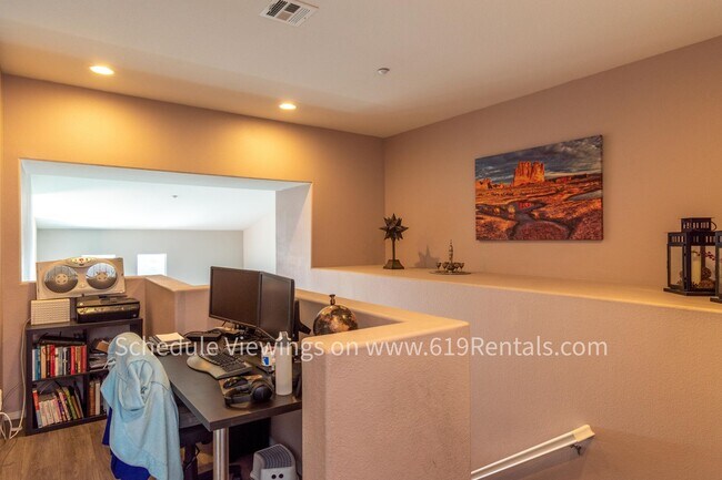 Building Photo - Beautiful 3 Bedroom, 2 Bath Townhouse with 2 car garage