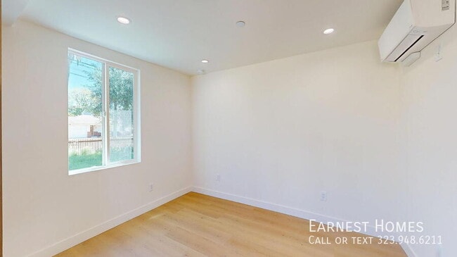 Building Photo - 6443 Satsuma Ave