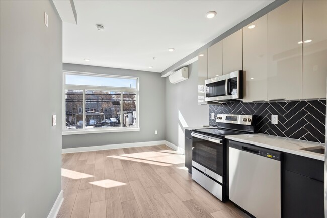 Primary Photo - 1615 Poplar St