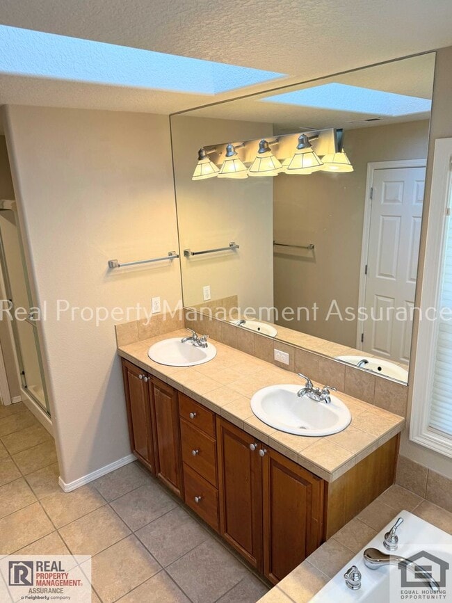 Building Photo - 13611 NW Stonebridge Dr