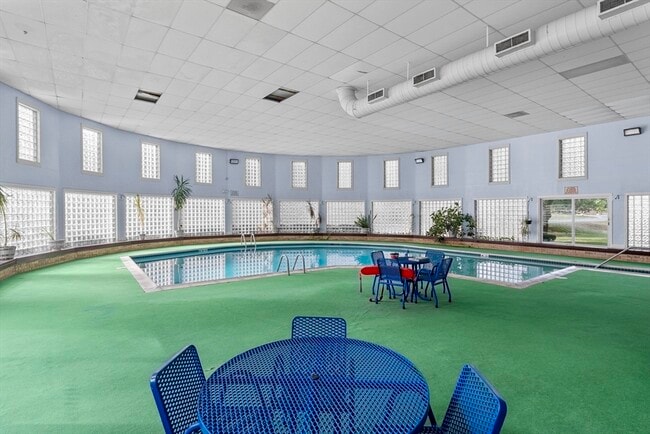 Building Photo - 7 Shadowbrook Ln