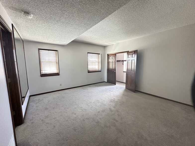 Primary bedroom - 1303 Swift Ave