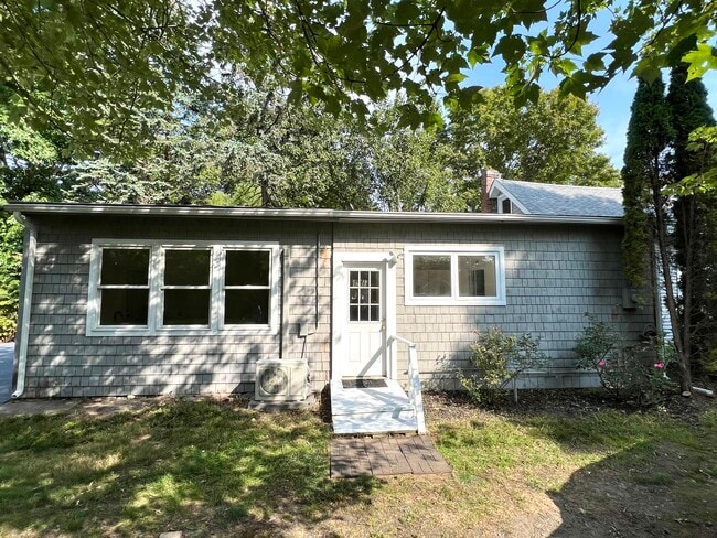 Building Photo - 1491 Elm St