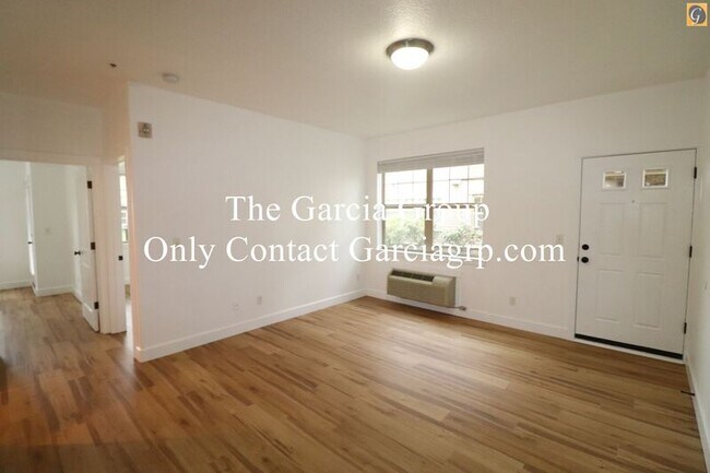 Building Photo - 765 NE Adwick Dr