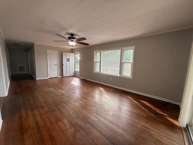 Building Photo - 3 Bedroom 2 Bathroom Home in Greeneville, TN