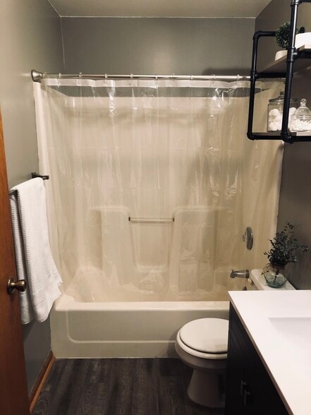 bathroom - 640 S Main St