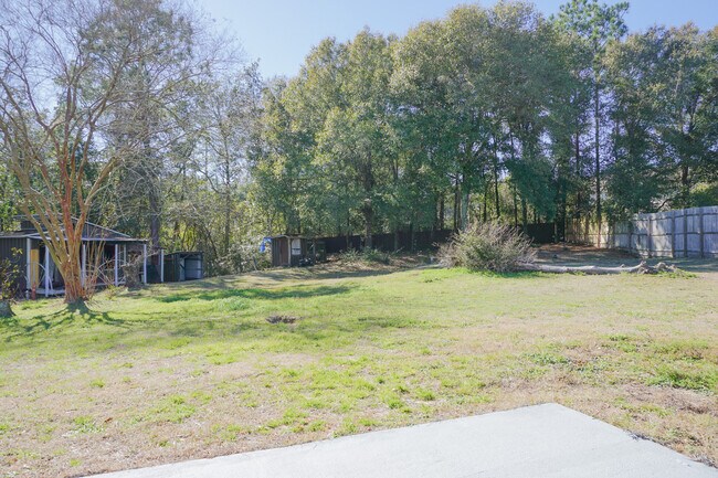 Building Photo - 6 Flora Cove