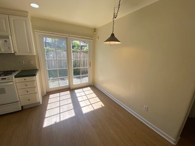 Building Photo - 241 Alder St