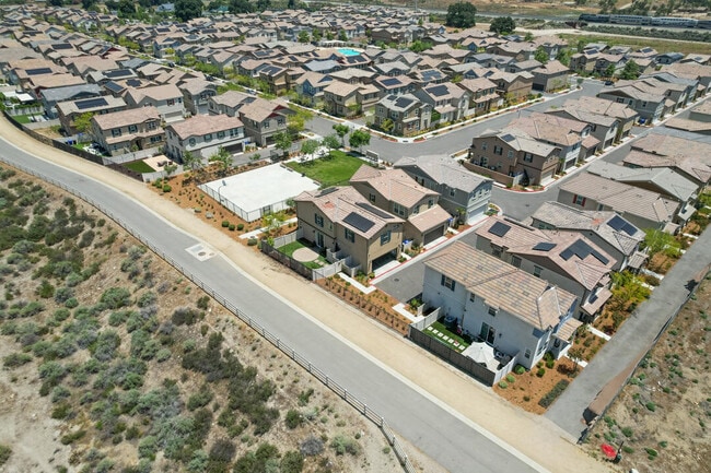 Building Photo - 27638 Sawtooth Ln