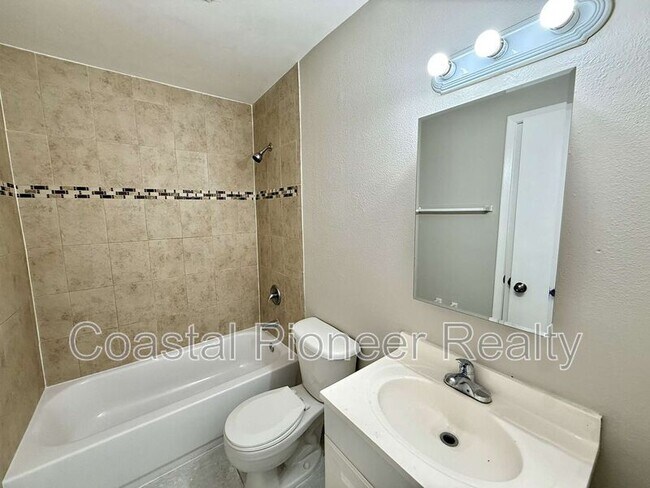 Building Photo - 1242 Coolmont Dr