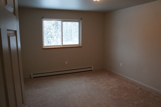 Building Photo - Beautiful ranch style home w/ 3 bd, 2 baths.